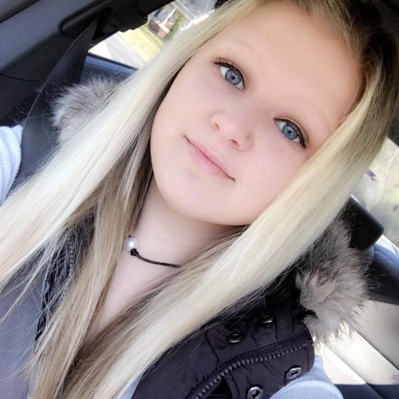 Meet your Posher, Addison - Picture 1 of 1